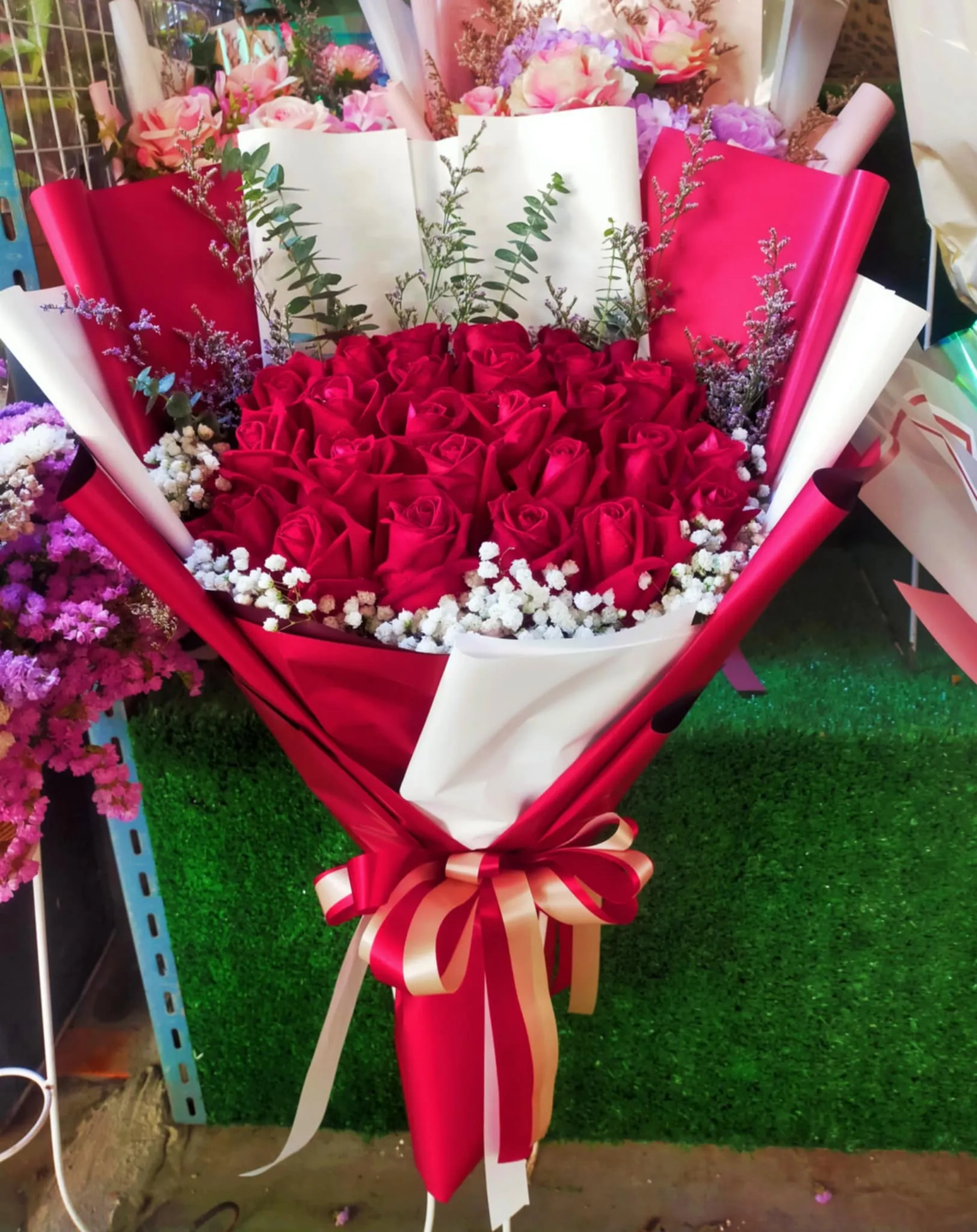 ช่อดอกกุหลาบสีแดง