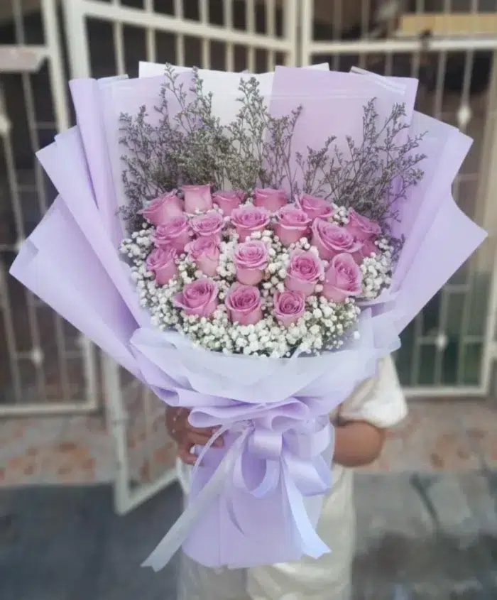 ช่อดอกกุหลาบสีม่วง