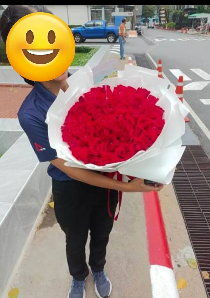 ช่อดอกกุหลาบแดง 50 ดอก